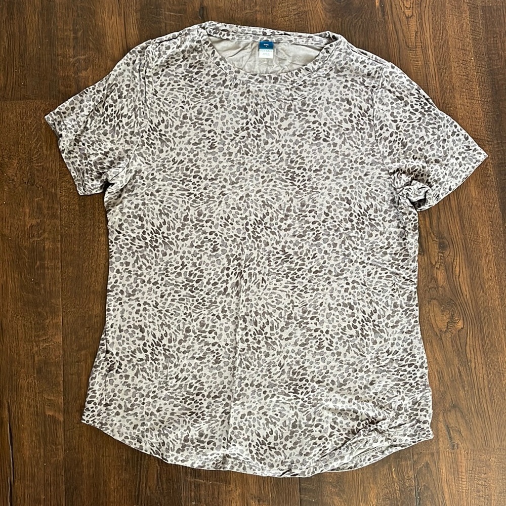 Women old navy tee